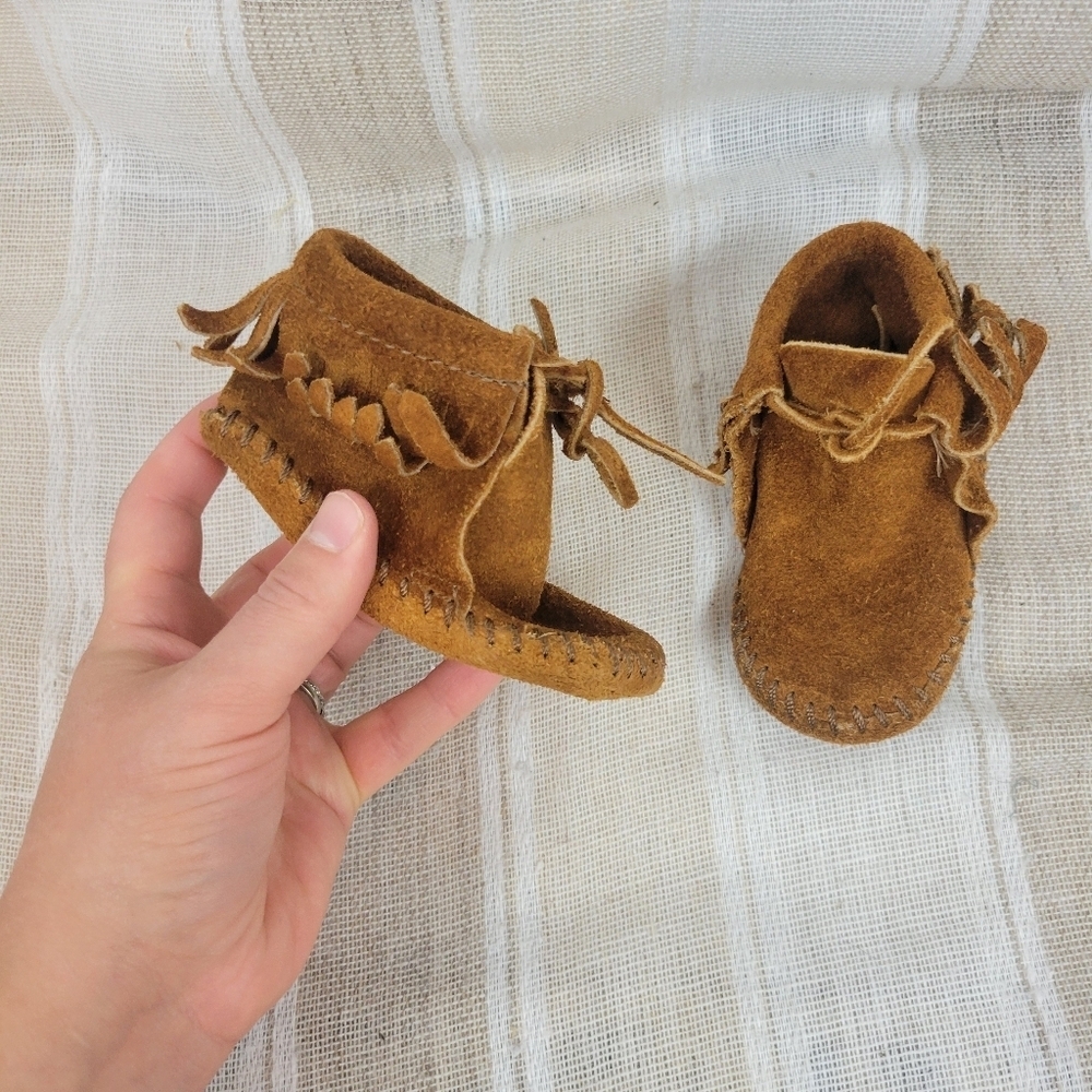 Minnetonka Genuine Leather Moccasins Tan Brown Baby Toddler Size 3